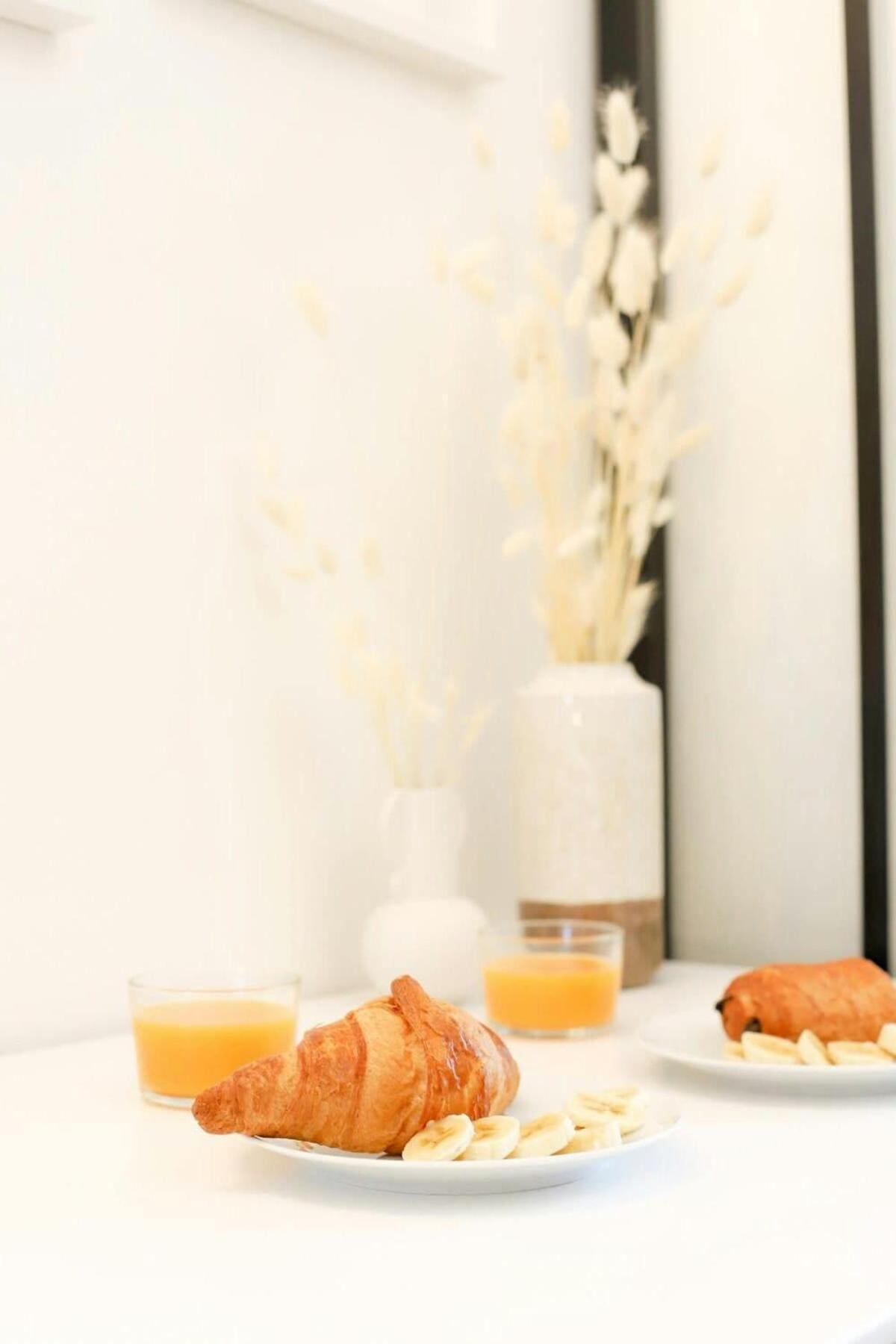Appart' Hotel Pink Cosy 5Min Rer Proche Paris โอแบวีลีเย ภายนอก รูปภาพ